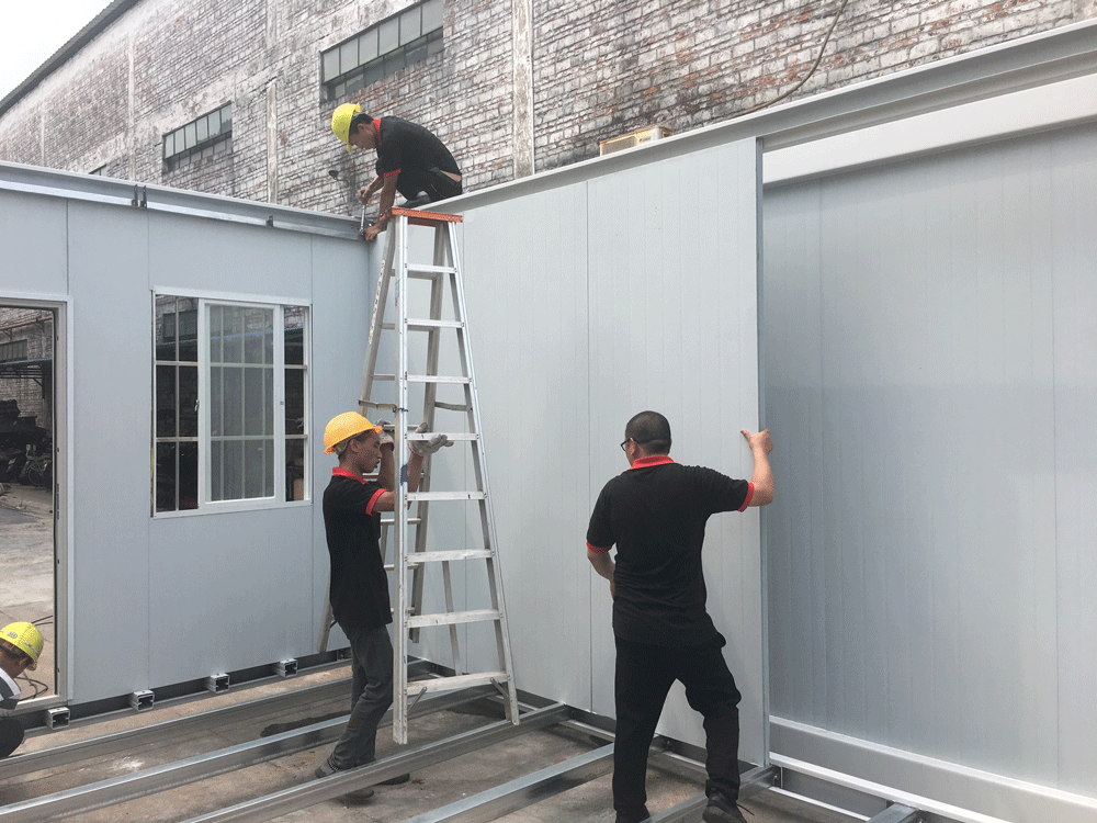  Color steel sandwich panels were installing on the worksite.